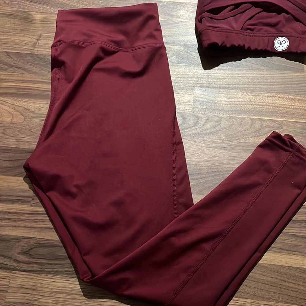 Burgundy leggings